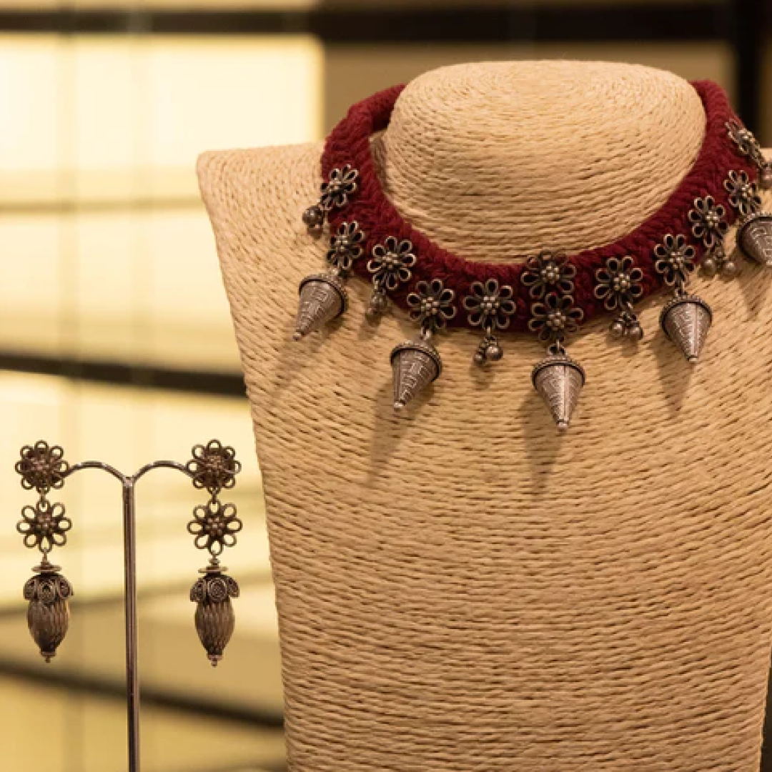 Thread Work Neck Piece